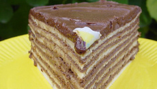 Gâteau de crêpes à la mousse au chocolat