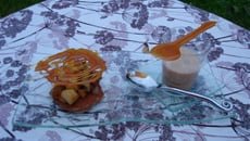 Petits pancake à la farine de châtaignes, compotée pomme poire façon mendiant, sauce à la confiture de lait