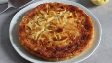 Gâteau moelleux et caramélisé aux pommes