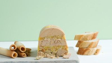 Terrine de foie gras aux cigarettes russes Delacre