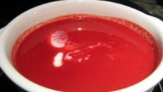 Velouté de betteraves aux perles d'atoca (canneberges)