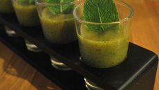 Gaspacho de courgettes à la menthe fraîche