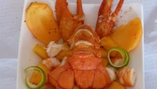 Salade de homard-gambas, kaki et mangue