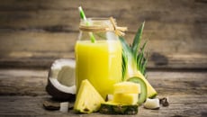 Cocktail ananas, coco et fruits de la passion