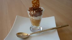 Verrines aux pommes et aux poires et granité de spéculoos
