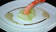 Gambas XL, concombre et yaourt épicé au basilic.