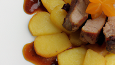 Mignon de porc, chutney de cannebergs au sirop d'érable, écrasée de patate douce