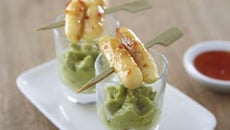 Verrine de guacamole et quenelle poêlée à l'aigre doux