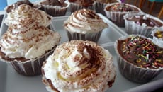 Cupcake chocolat, ganache Milka, nuage de Chantilly