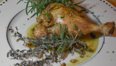 Chapon fumé au hêtre et romarin