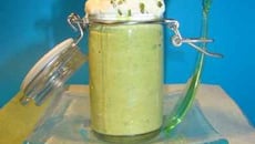 Verrine de petits pois, chèvre, et ciboulette façon cappuccino