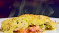 Gratin de pommes de terre, boudin blanc, tomates et haricots