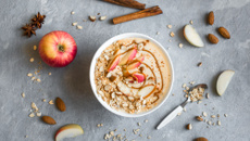 Smoothie Bowl pommes, amandes, cannelle