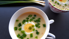 Soupe à l'œuf et à la ciboulette