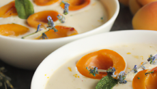 Abricots au lait d'amandes et au thym