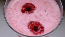 Cocktail glacé pamplemousse et framboises