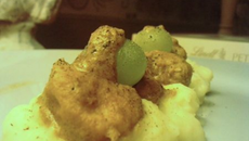 Colombo de poulet, quenelles de purée à la muscade et son jus de raisins balsamique et miel