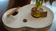 Tartelette Choc'ananas, curry, passion et sa sauce choco-caramel épicée