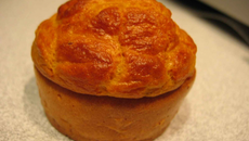 Cake au thon, olives et fromage