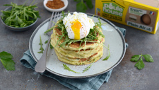 Pancakes aux herbes et son œuf poché
