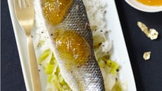 Filet de bar de ligne au confit de vin de Bordeaux