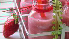 Smoothie aux fraises Gariguette, lait d'amande et Sichuan