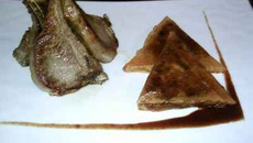 Côtes d'agneau, pissaladière en samoussa