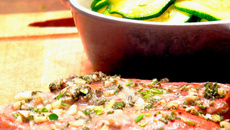 Steaks d'agneau à la romaine, poêlée de courgettes au thym