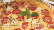 Clafoutis au chèvre frais, courgettes et tomates cerises