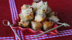 Cake aux crevettes, tomates séchées et coriandre