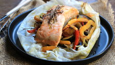Papillotes de saumon aux légumes du sud
