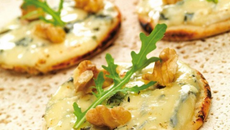 Minipizzas au Bresse Bleu et aux noix