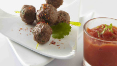 Brochette libanaise de bœuf épicé au citron, sauce tomate acidulée