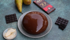 Entremets aux poires et chocolat et glaçage miroir