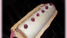 Bûche au chocolat blanc et framboises