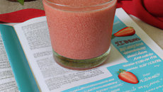 Smoothie gourmand aux Fraises Label Rouge, à la pêche et au miel d'aquitaine
