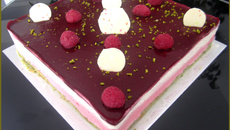 Bavarois framboise, chocolat blanc et pistache