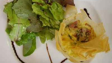Croustillant Saint Marcellin tomates confites jambon et oignon