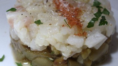 Aubergines en vinaigrette et tartare de cabillaud