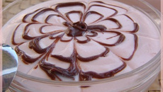 Crème de fraises sur lit de corn flakes au nutella