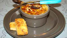Crème brûlée à la fève Tonke et minis-financiers aux éclats de gianduja