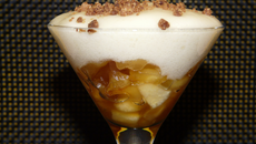 Espuma de pommes caramélisées.