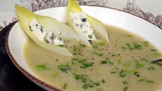 Potage aux chicons et roquefort