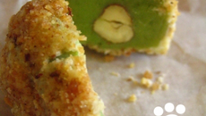 Bouchées croquantes au pralin, ganache au thé vert et chocolat blanc