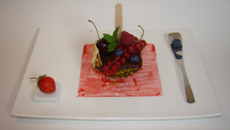 Nougat glacé aux pistaches vertes et fruits rouges....comme un esquimau