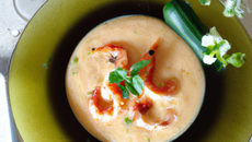 Gaspacho de langoustines à la crème de courgette