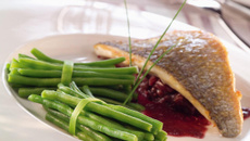 Filets de dorade à l'échalote et leur fagot de haricots verts