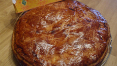 Galette des rois chocolat, noix de coco et poire