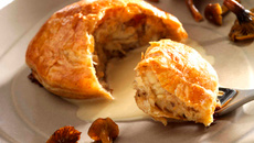 Feuilleté de volaille forestière au Comté
