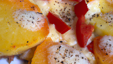 Pommes de terre et poivrons gratinés au cheddar